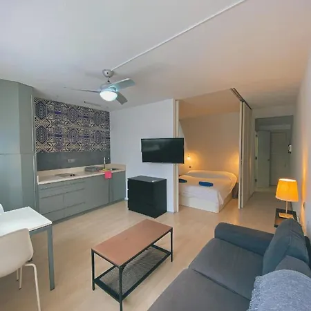 Triana Center Apartment *